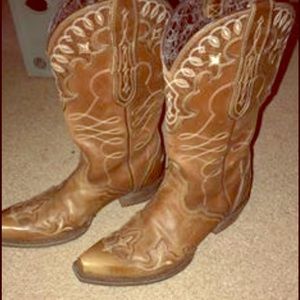 Ariat women’s cowboy boots